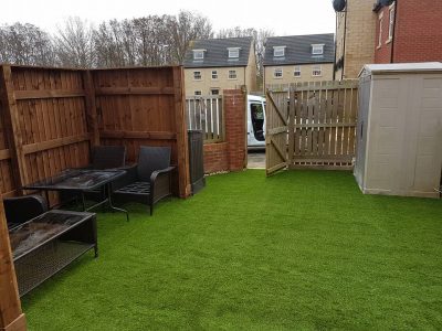 fencing customisaiton using fence pannels to create a sitting area in the garden